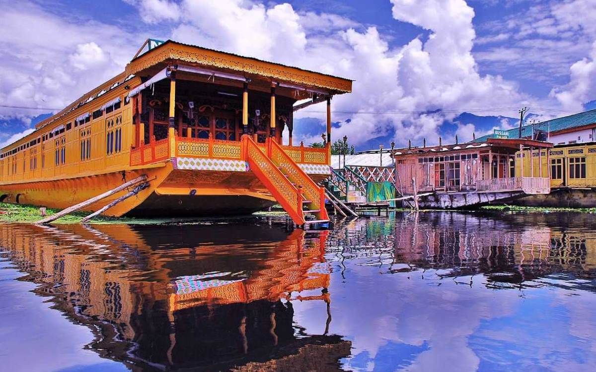 AMRITSAR WAGAH BORDER KATRA V DEVI SRINAGAR GULMARG-PAHALGAM(TOUR NO -14)